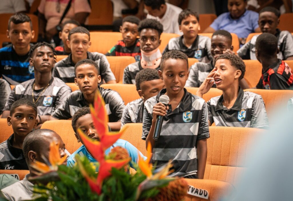 #UnGolContraLaGuerra