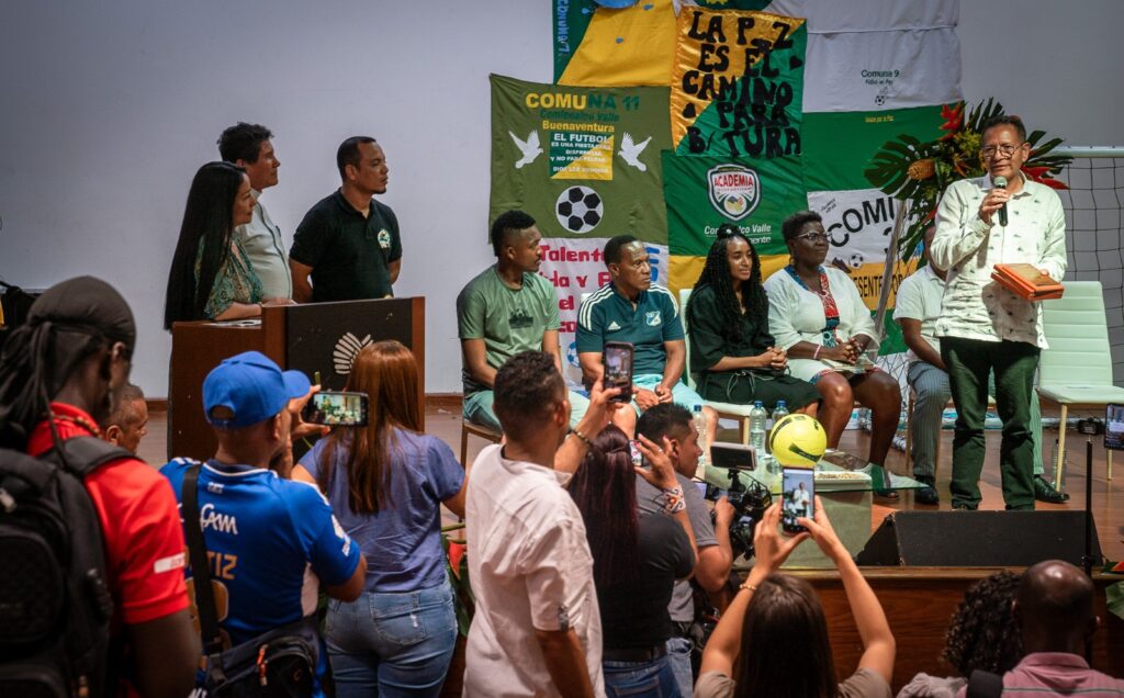 #UnGolContraLaGuerra